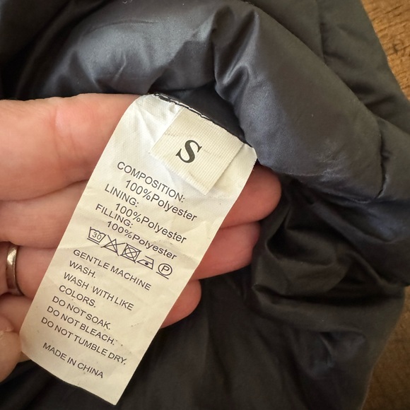 KEOMUD Women's Winter Crop Vest Lightweight Sleeveless Outerwear Puffer Vest - Picture 3 of 8